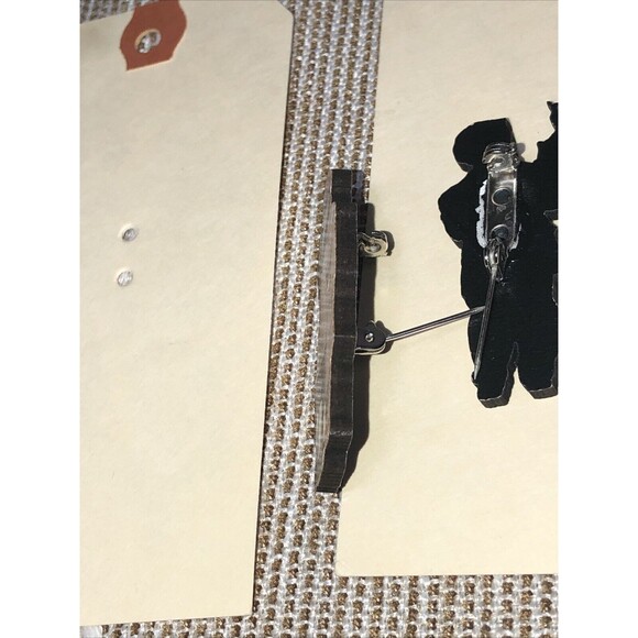 Kim Anderson pin/ Brooch Lot Boy Holding Bouquet of Roses / Boy & Girl Kissing - Picture 6 of 9